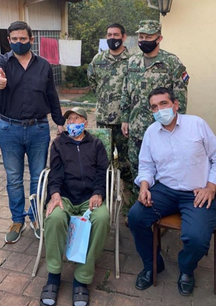Senadores Buzarquis y Santacruz impiden desalojo de Héroe de la Guerra del Chaco