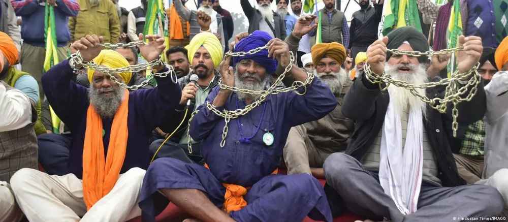 Policía india reprime con gases lacrimógenos a agricultores