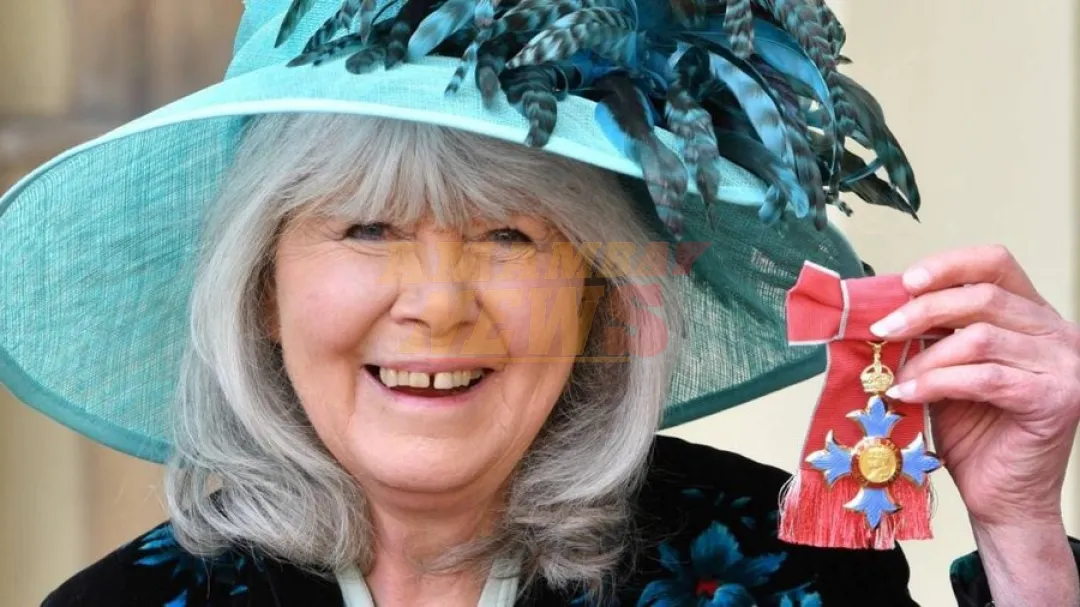 Muere Jilly Cooper, escritora de novelas románticas y satíricas sobre la aristocracia británica