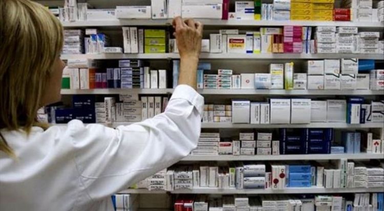 Farmacias se aprovechan de la desesperación, denuncian familiares de pacientes