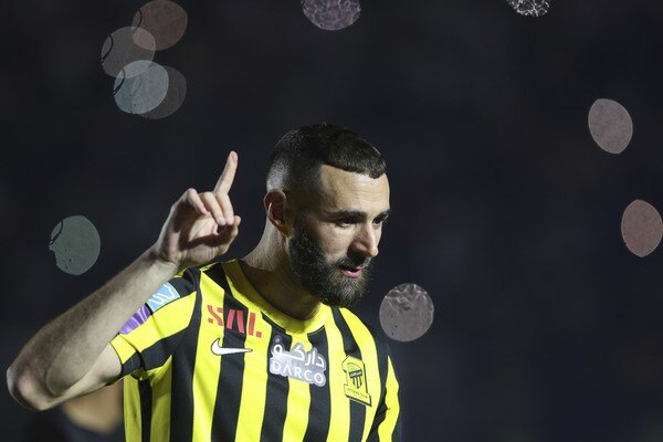 Ministro francés dice que el futbolista Karim Benzema tiene “vínculos” con organización terrorista