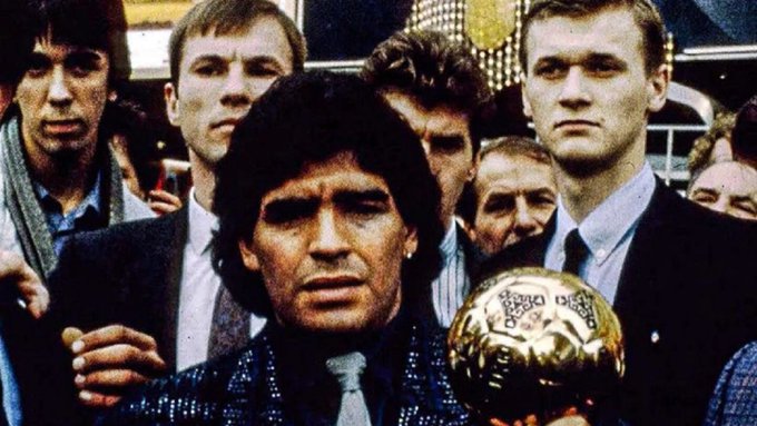 La casa de subastas suspende la venta del Balón de Oro mundialista de Maradona