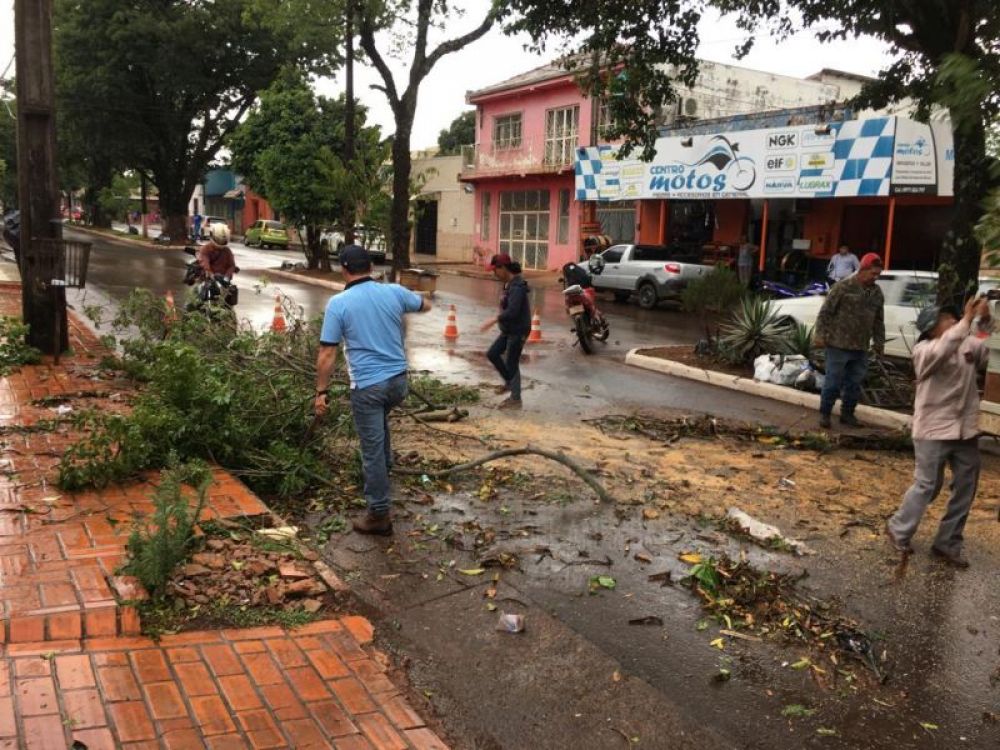 Vendaval y granizada causaron interrupción de servicios básicos en Pedro Juan