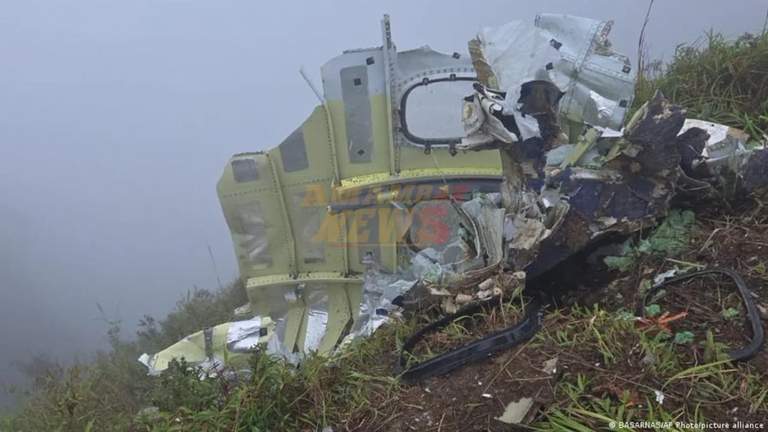 Hallan todos los cuerpos de avión estrellado en Indonesia