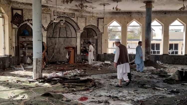 Murieron 21 personas en un ataque con bomba contra una mezquita en Afganistán