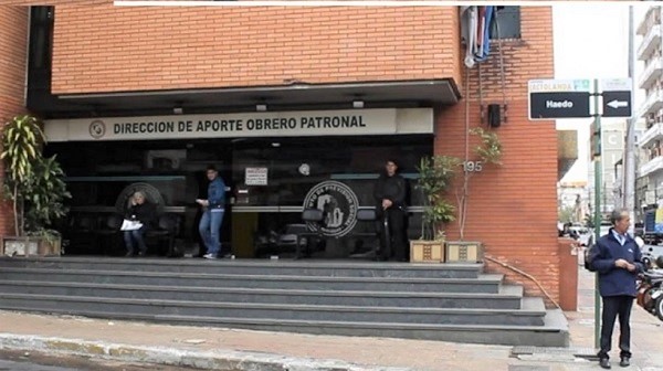 IPS busca cobrar deuda de G. 4 billones a más de 32.000 empresas
