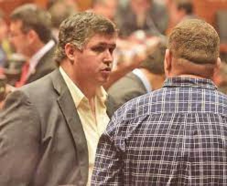 Diputado colorado, a los golpes tras conflicto por propaganda electoral