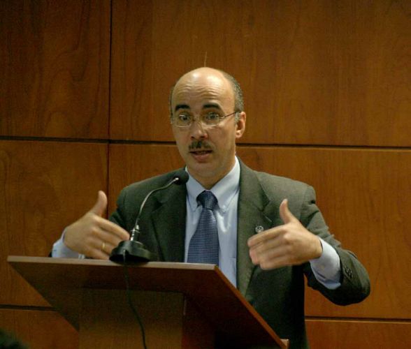 Restitución de fueros a senadores es inconstitucional e ilícito, señala exjuez