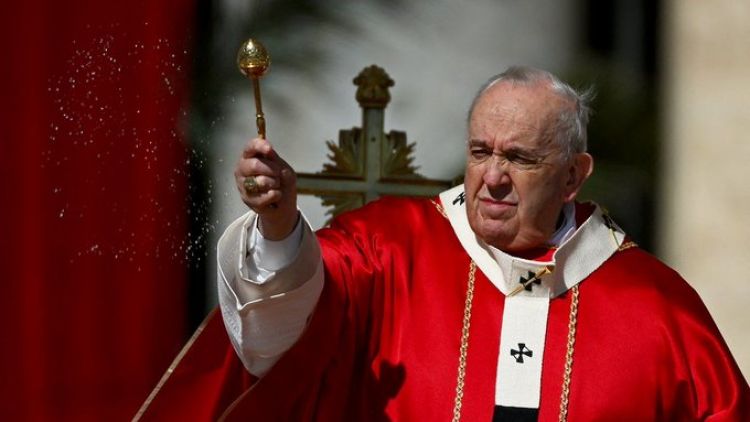 El papa condena la guerra en el Domingo de Ramos