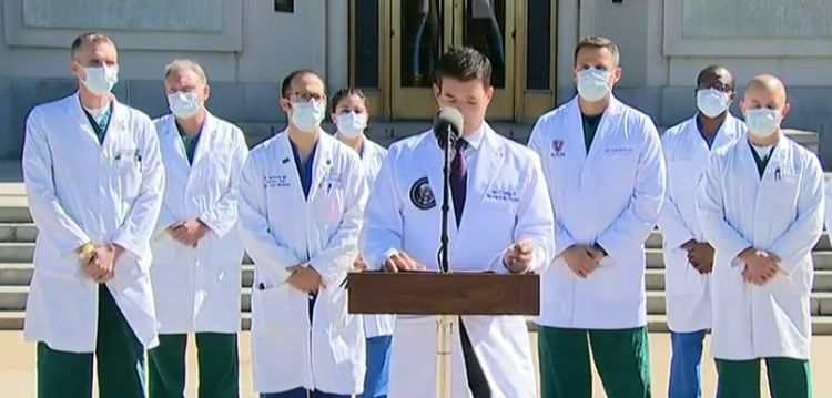 Trump está muy bien y sin fiebre, dice médico