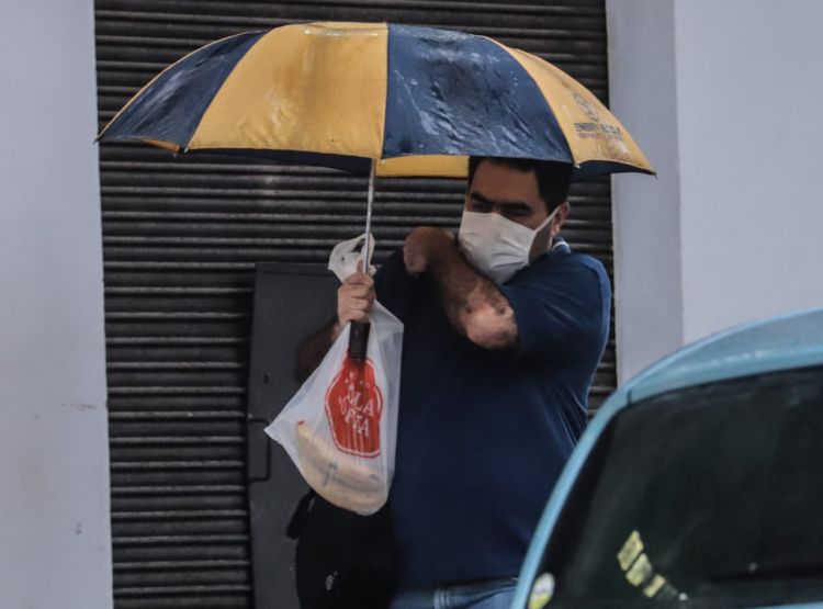 Jueves cálido, con lluvias y ocasionales tormentas eléctricas