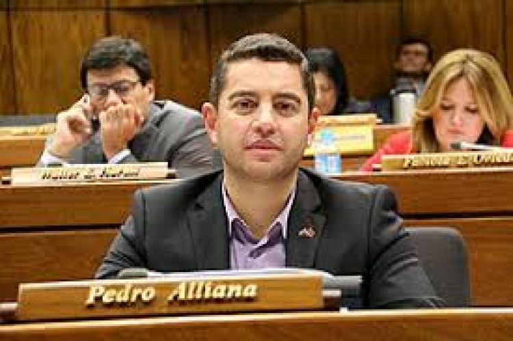 Pedro Alliana anuncia descuento de 20% a los 80 Diputados a favor de Salud Pública