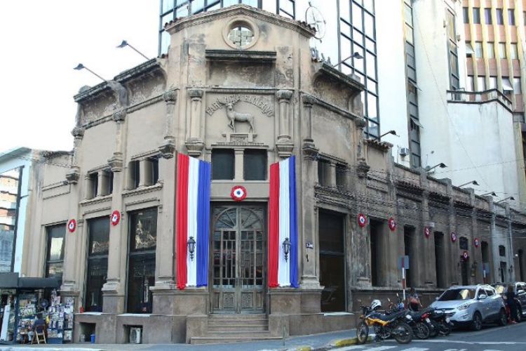 Aprueban desvincular a funcionarios y jubilados del JEM del IPS tras varias quejas del servicio