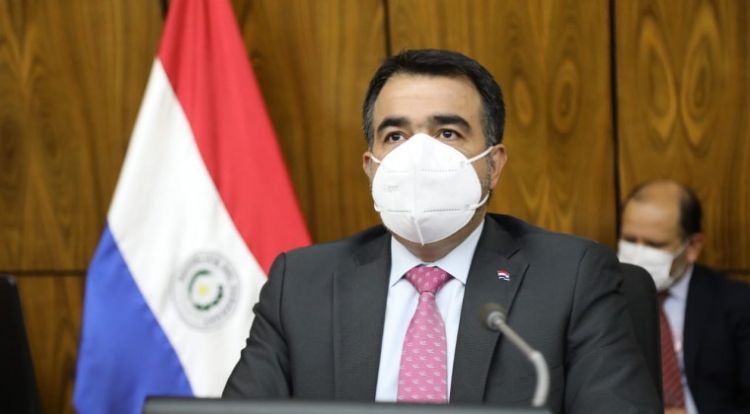 Ministro de Hacienda se mantiene en propuesta de 8% de reajuste para docentes