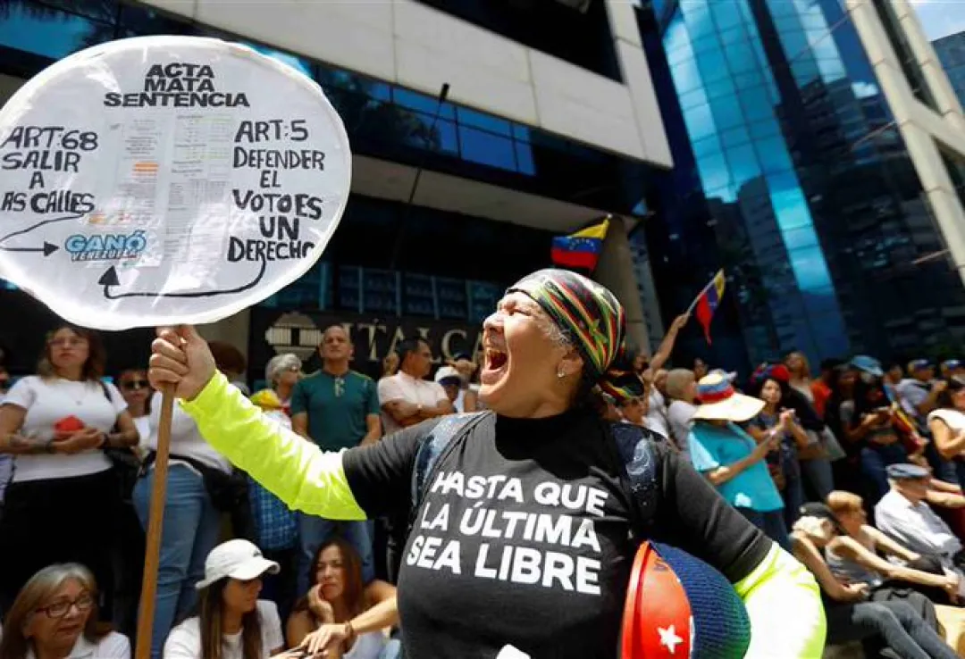 Oposición de Venezuela marcha contra reelección de Maduro, que se blinda