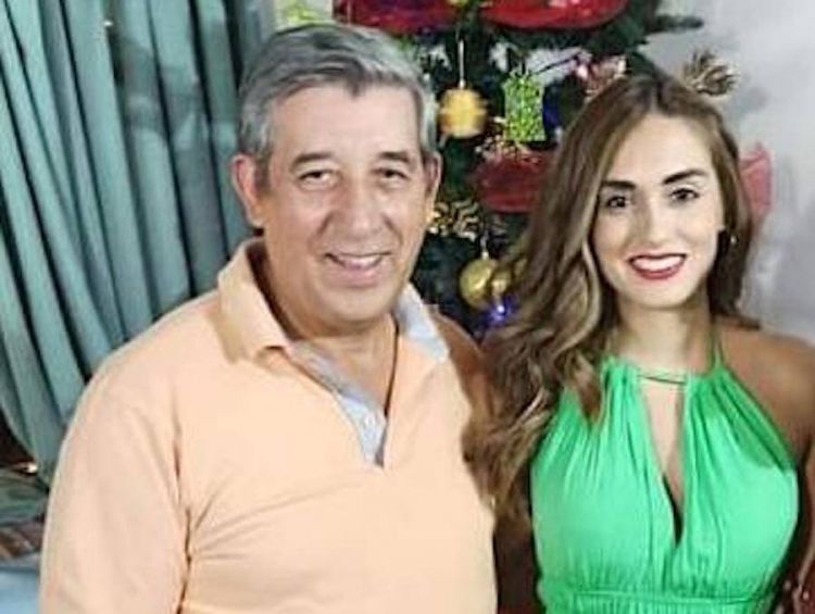 Ex comandante y su hija en la binacional