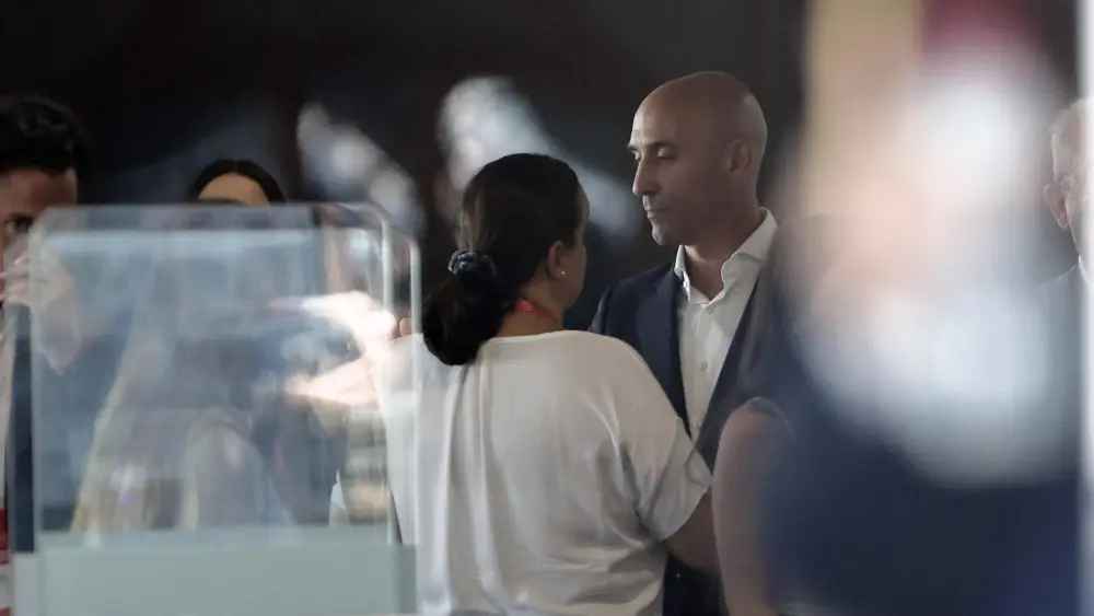 FIFA suspende de forma provisoria a Rubiales