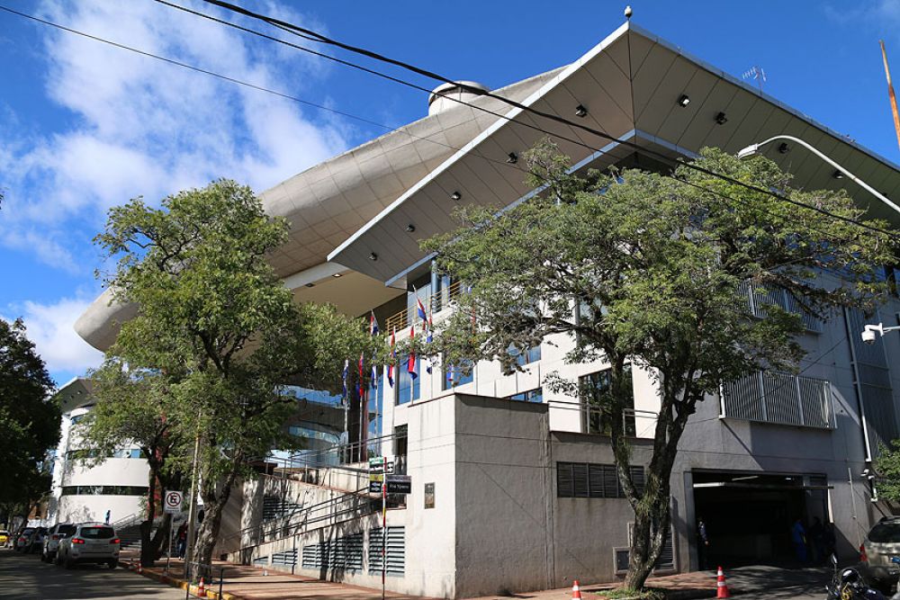Anuncian doble control a funcionarios del Congreso