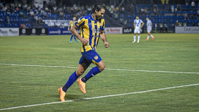 Luqueño asoma en la punta