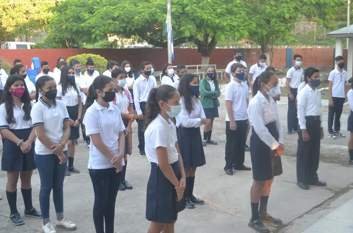 MEC autoriza a colegios la revisión de mochilas de estudiantes