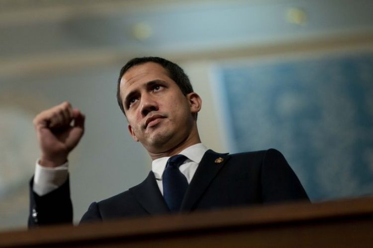 Guaidó anuncia que está con Covid
