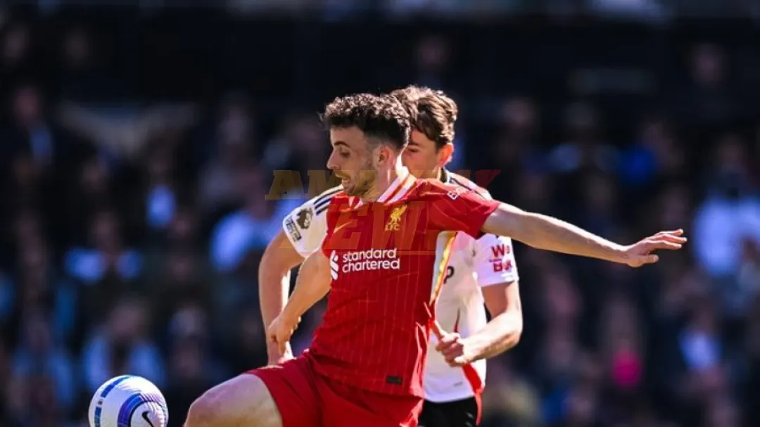 El Liverpool paga la distracción y el Fulham hace historia
