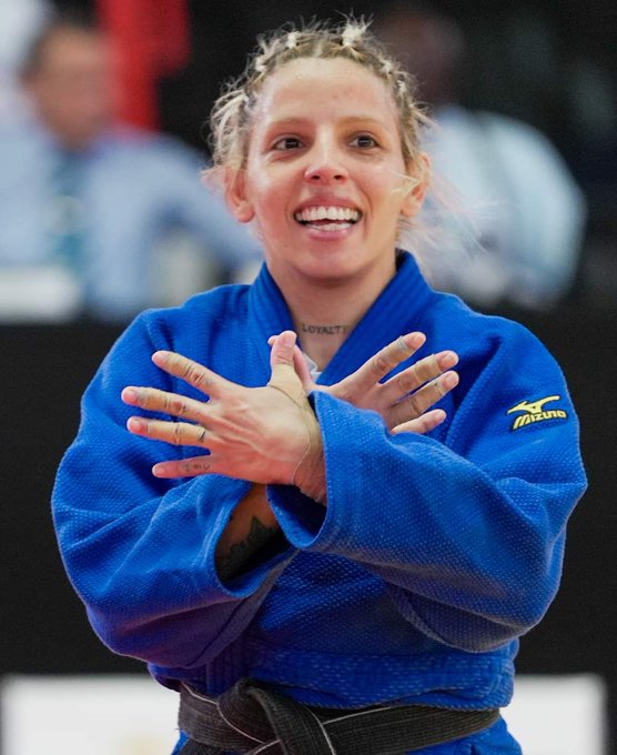 Medallas de plata para atletas nacionales en judo y lucha olímpica