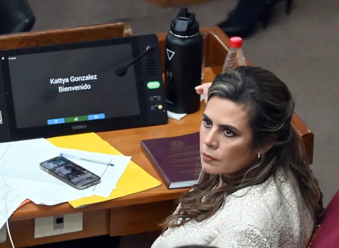 Cartismo consuma golpe: Expulsan a Kattya González del Senado