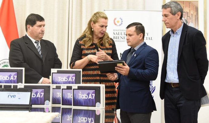 Salud entrega tablets al PAI para afianzar sistema de vacunación e implementar fondo basado en resultados sanitarios