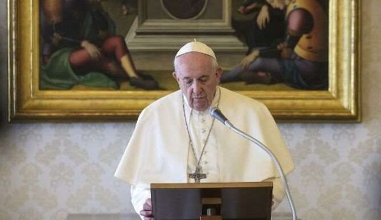 El papa califica de vergüenza la desaparición de 130 migrantes en el Mediterráneo