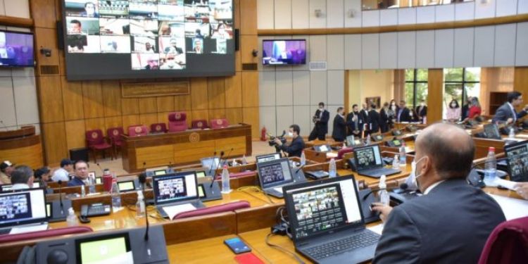Senado debe tratar mañana proyecto sobre Petropar o camioneros sitiarán Asunción