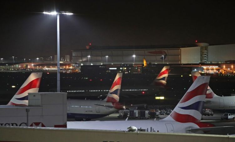 Reino Unido prohíbe la entrada a aviones privados rusos al espacio aéreo del país