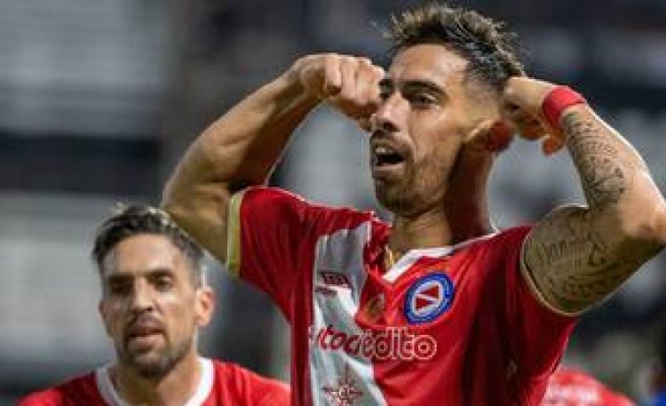 Doblete y golazo de Gabriel valos en la Copa Libertadores