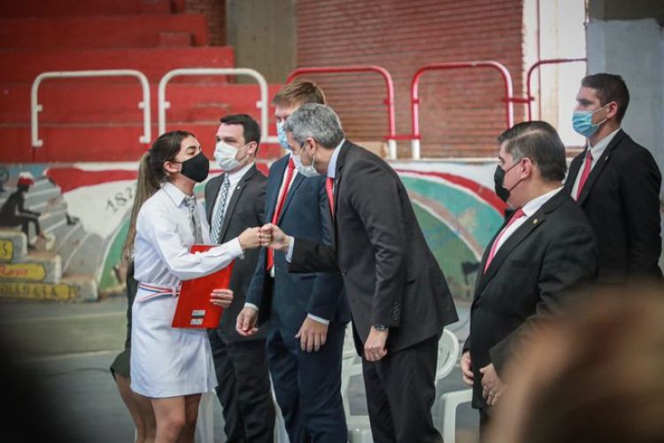 Marito insta a los padres a que vacunen a sus hijos ante peligro de tercera ola