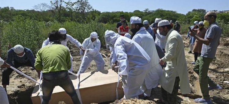 Gobierno indio ordena a redes sociales suprimir expresión variante india de covid