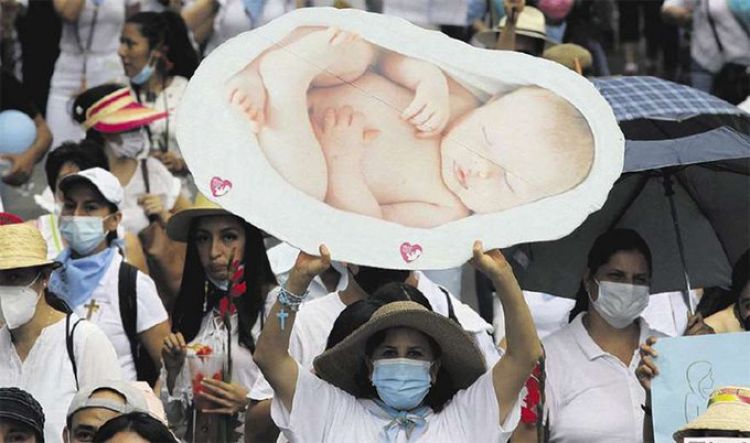 Multitudinaria protesta contra el aborto en México