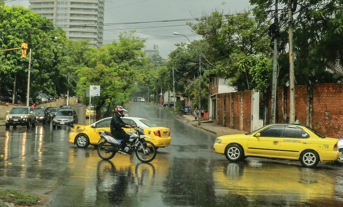 Anuncian día caluroso con lluvias y ocasionales tormentas eléctricas