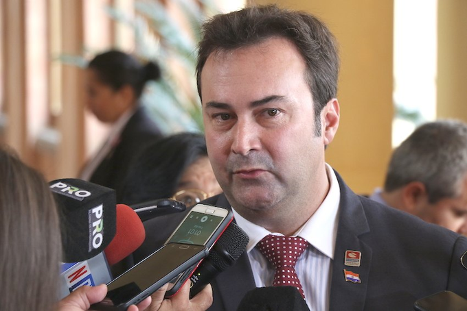 Gubetich habría recibido dinero, pagarés o cheques, dejando al comprador de los inmuebles con deudas