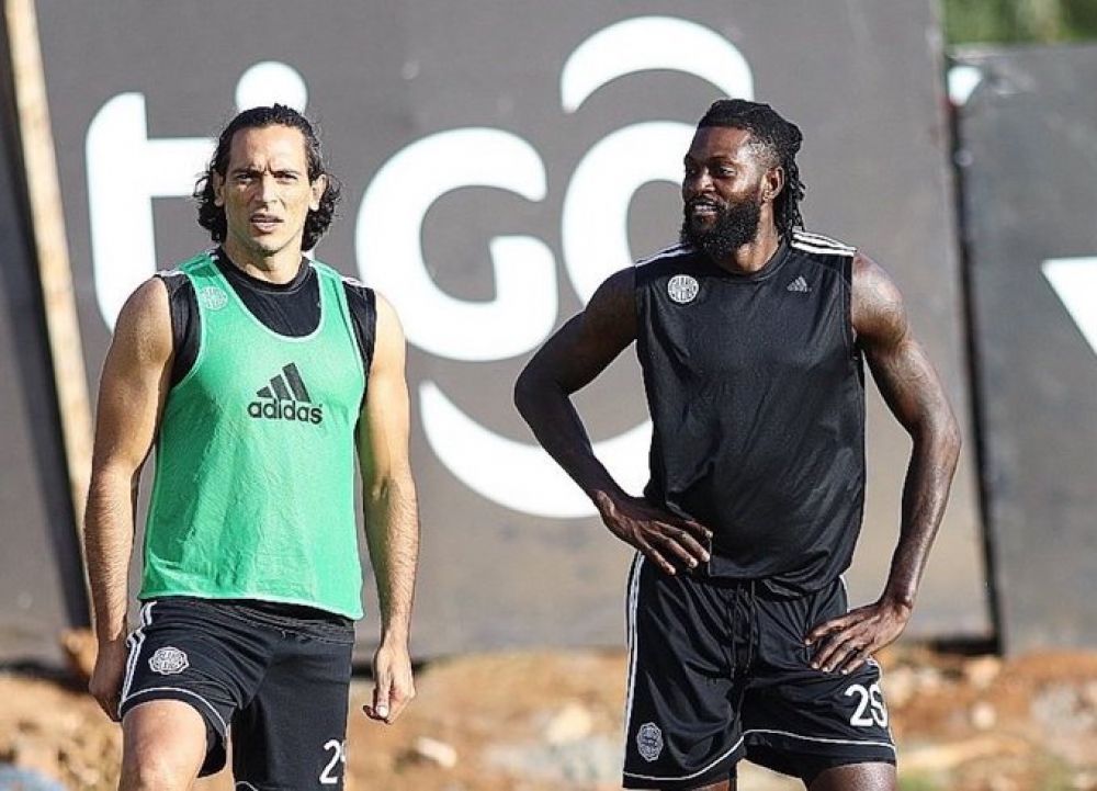 Adebayor concentra y está para debutar ante Cerro Porteño