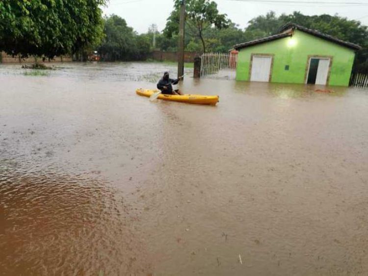 Coronel Oviedo inundada y varios tramos de Ruta PY02 afectados por lluvias