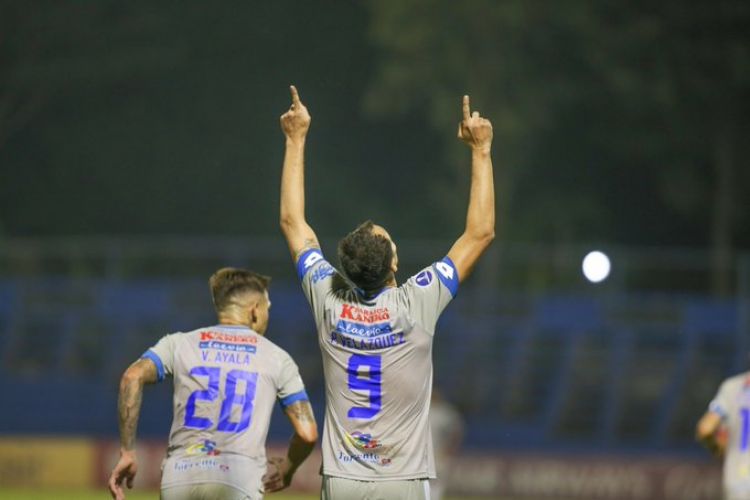 Un confiado 12 de Octubre visita a Huachipato por Copa Sudamericana