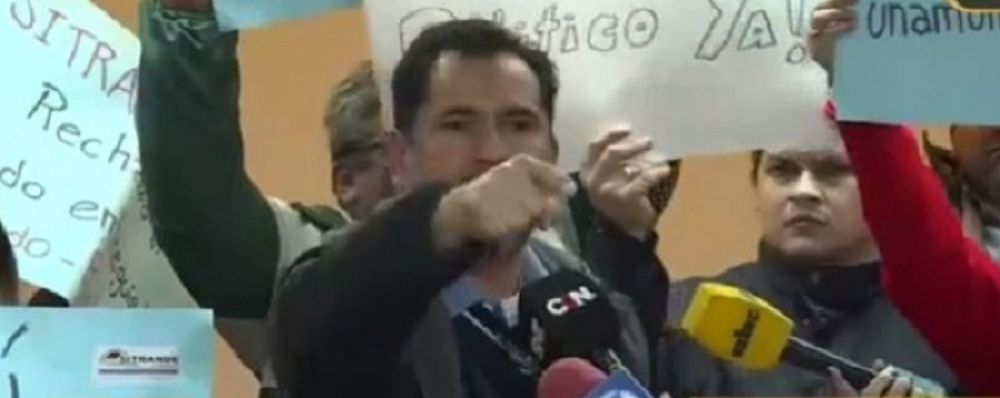 En medio de escraches asume nuevo titular de ANDE