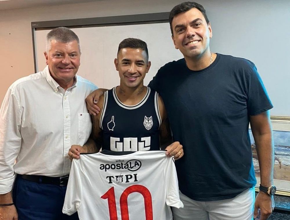 Olimpia oficializa a Derlis González