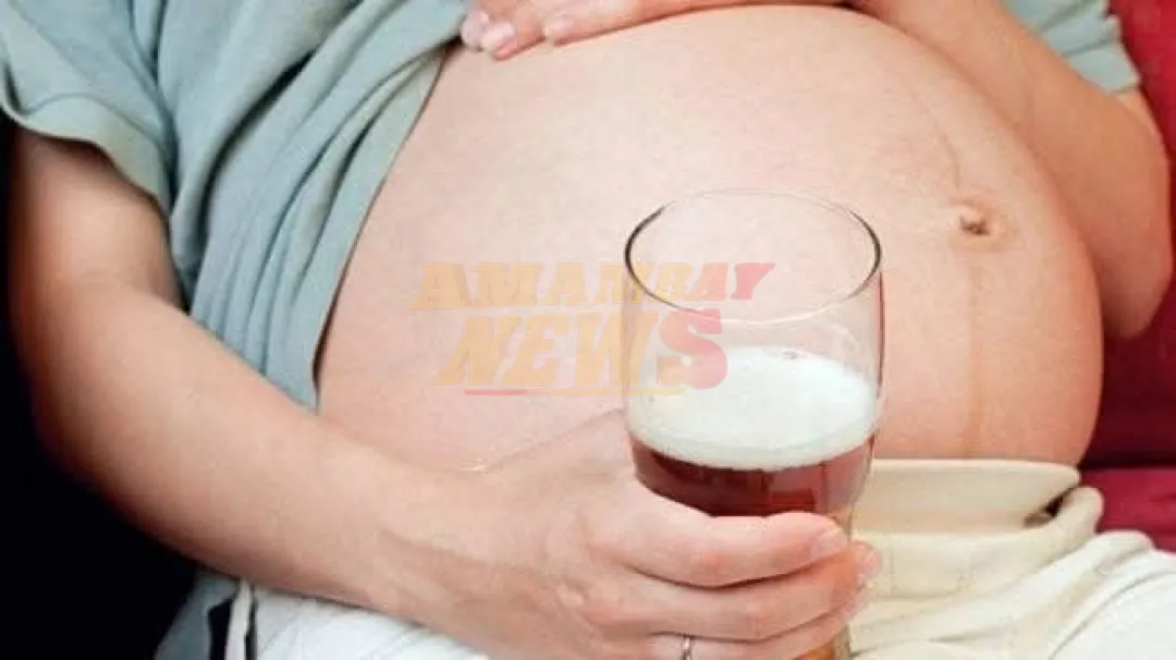 Tomar cerveza para que el bebé nazca rubio?