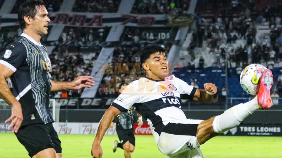 El clásico blanco y negro cambia de escenario