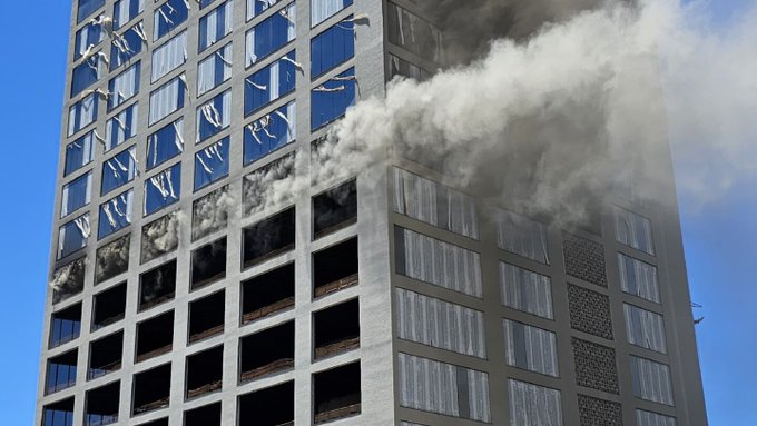 Ciudad del Este: Reportan incendio en un edificio en construcción