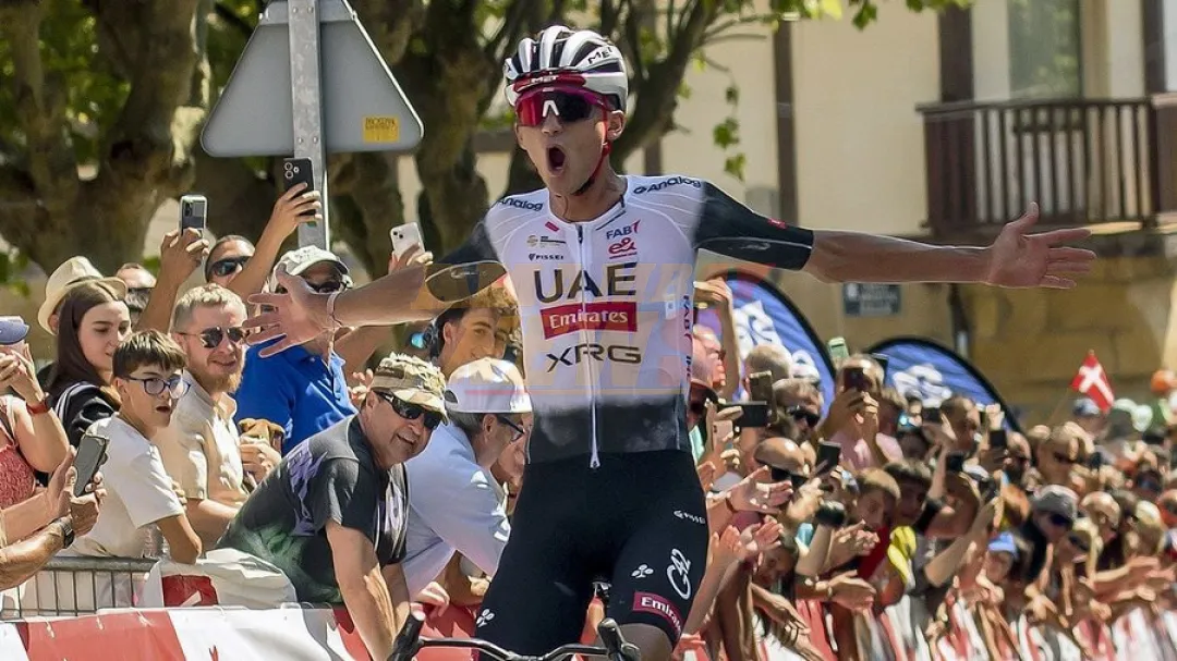 El mexicano Isaac del Toro es campeón del Circuito Getxo en España, su octava victoria del año