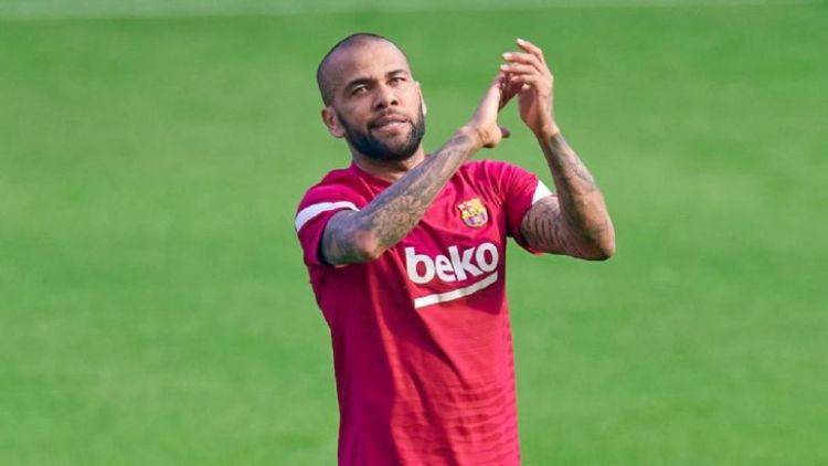 Dani Alves, fuera de lista del Barcelona para Europa League