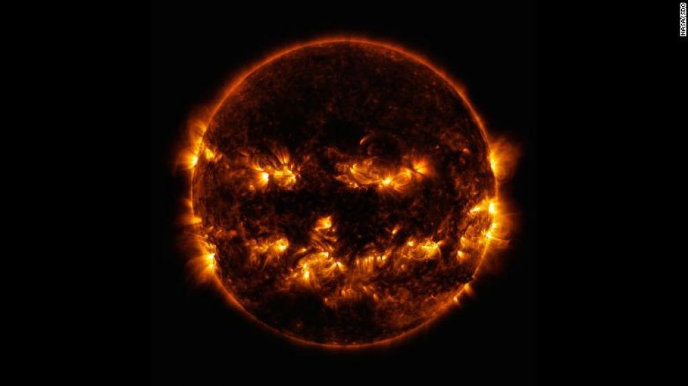 La NASA publica foto del Sol en la que parece una calabaza de Halloween