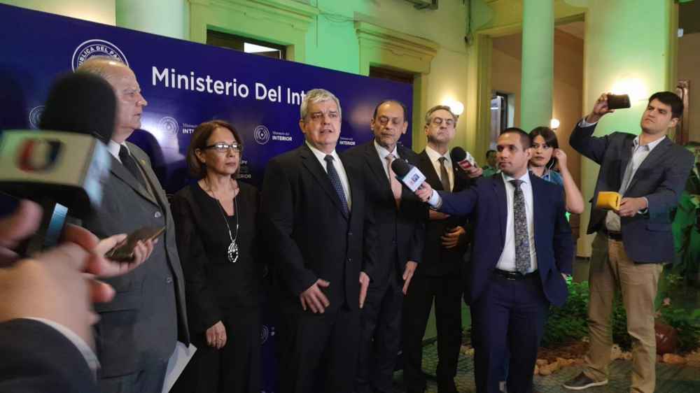 Ministro dijo que intentarán agilizar implementación de tobilleras electrónicas
